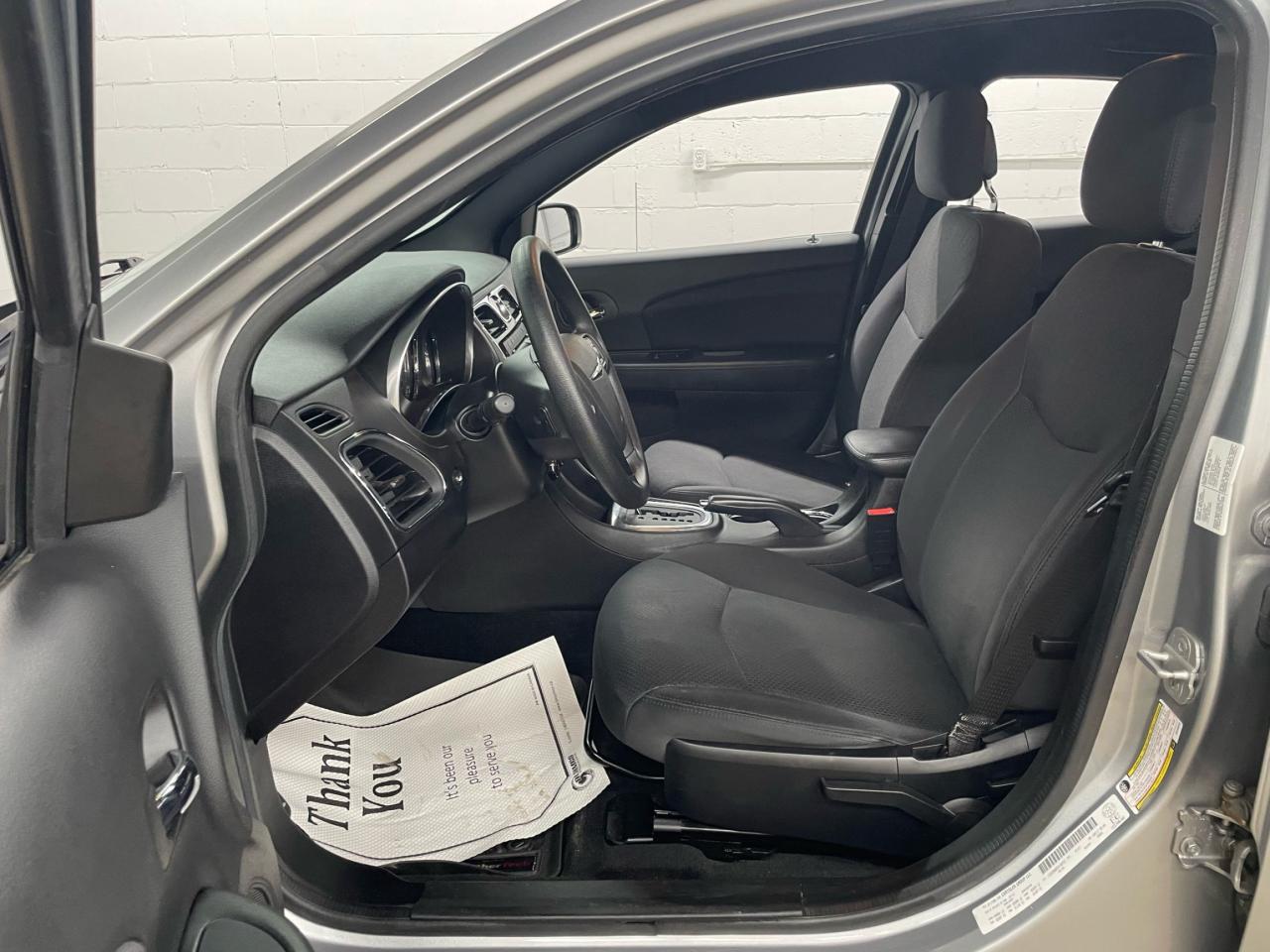 2014 Chrysler 200 4dr Sdn LX