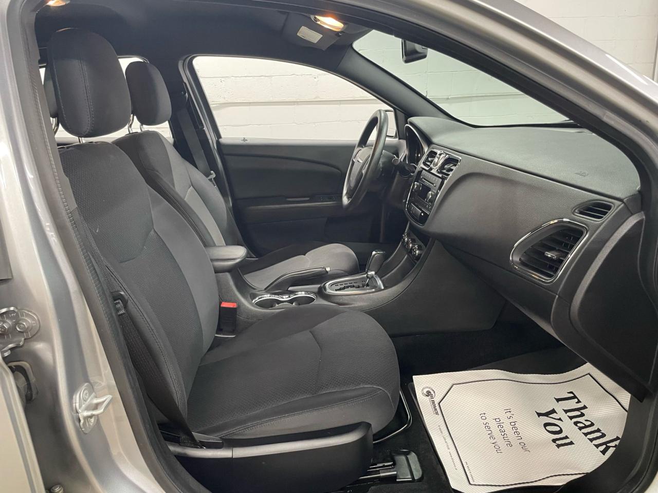 2014 Chrysler 200 4dr Sdn LX