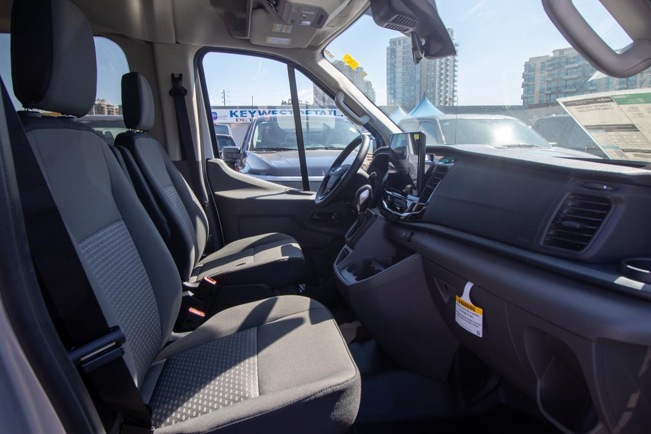 2024 Ford Transit Passenger Wagon T-350 148" MED ROOF XLT RWD Photo5