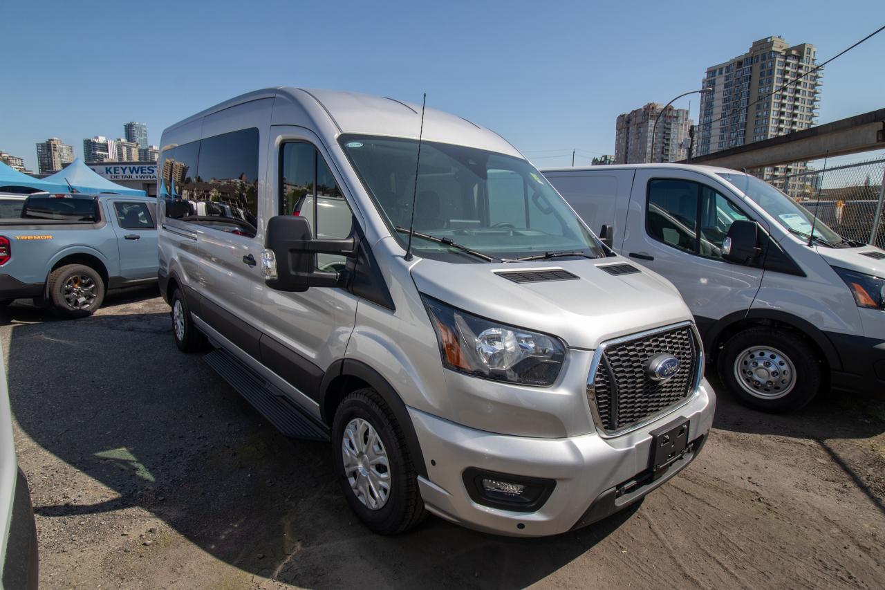 2024 Ford Transit Passenger Wagon T-350 148" MED ROOF XLT RWD Photo