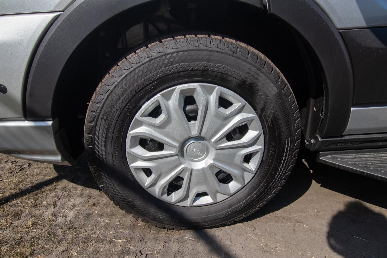 2024 Ford Transit Passenger Wagon T-350 148" MED ROOF XLT RWD Photo5