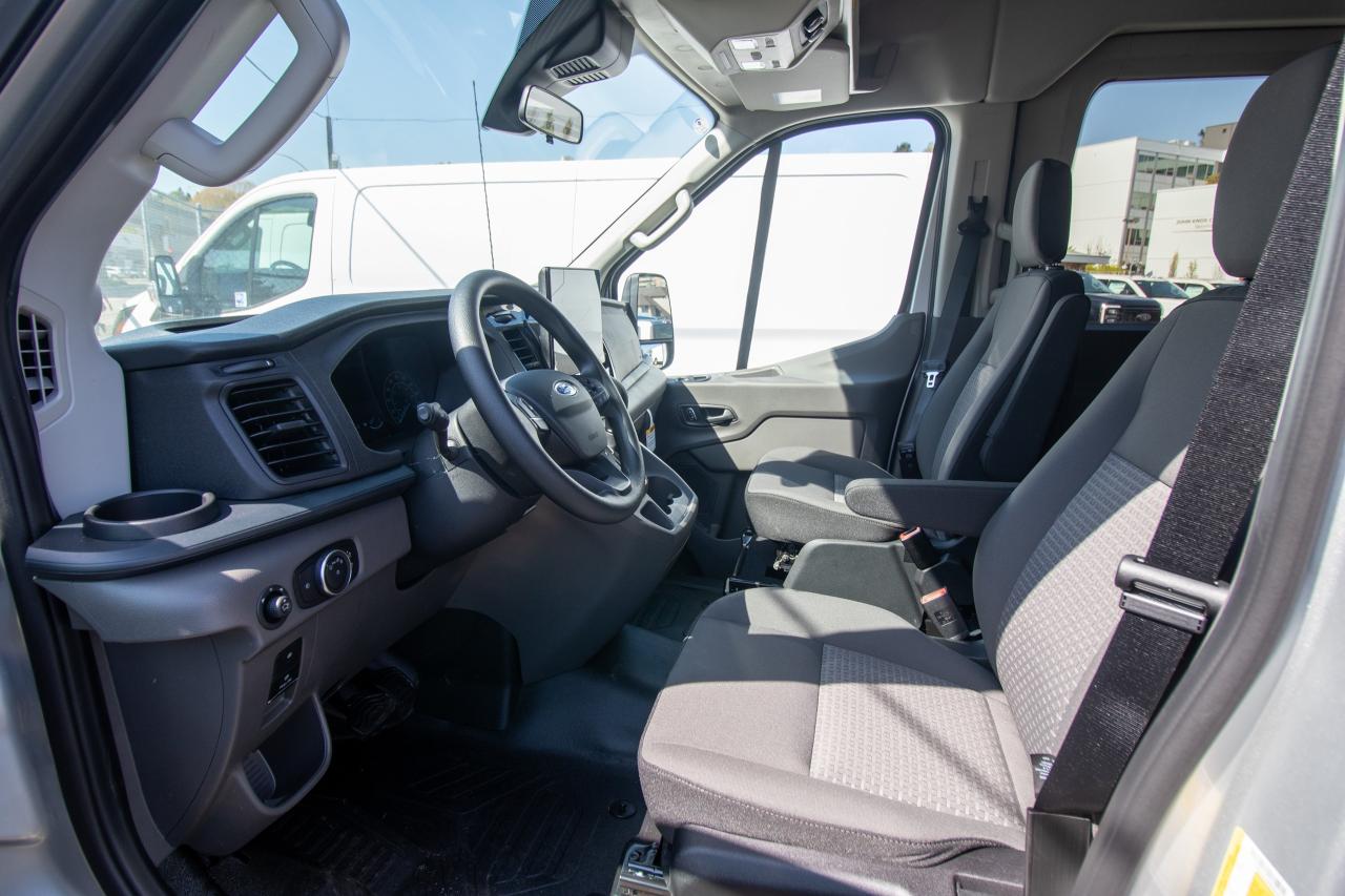 2024 Ford Transit Passenger Wagon T-350 148" MED ROOF XLT RWD Photo5