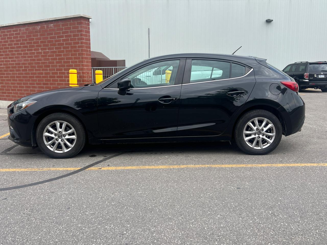 2015 Mazda MAZDA3 4dr HB Sport Auto Photo2