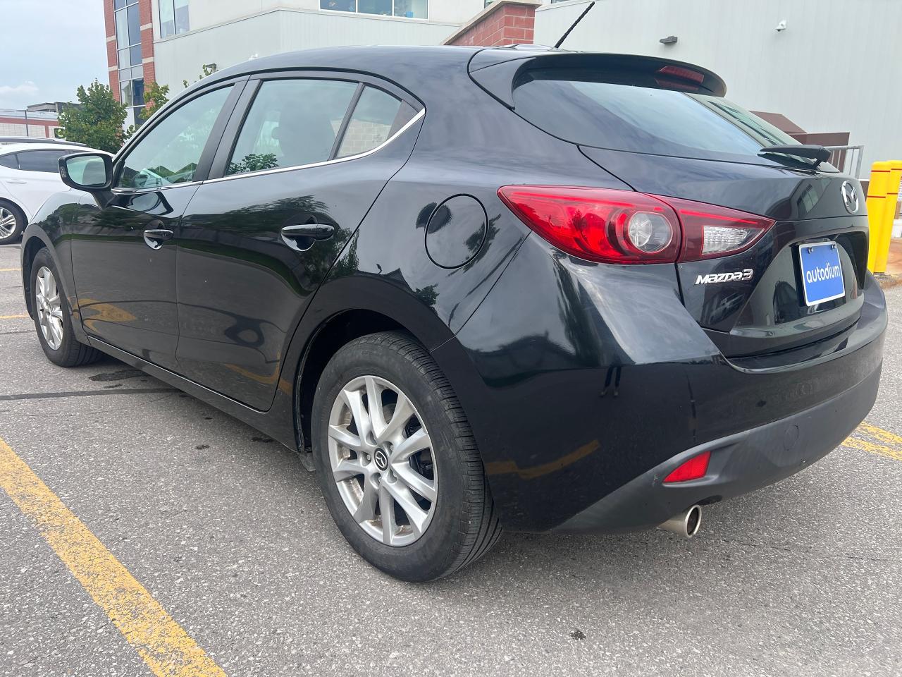 2015 Mazda MAZDA3 4dr HB Sport Auto Photo3