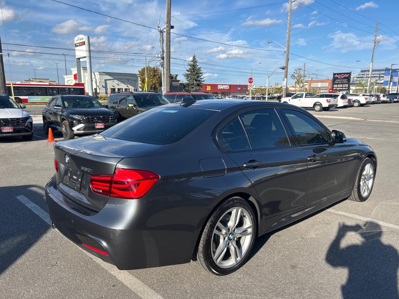 2018 BMW 330 i xDrive Photo