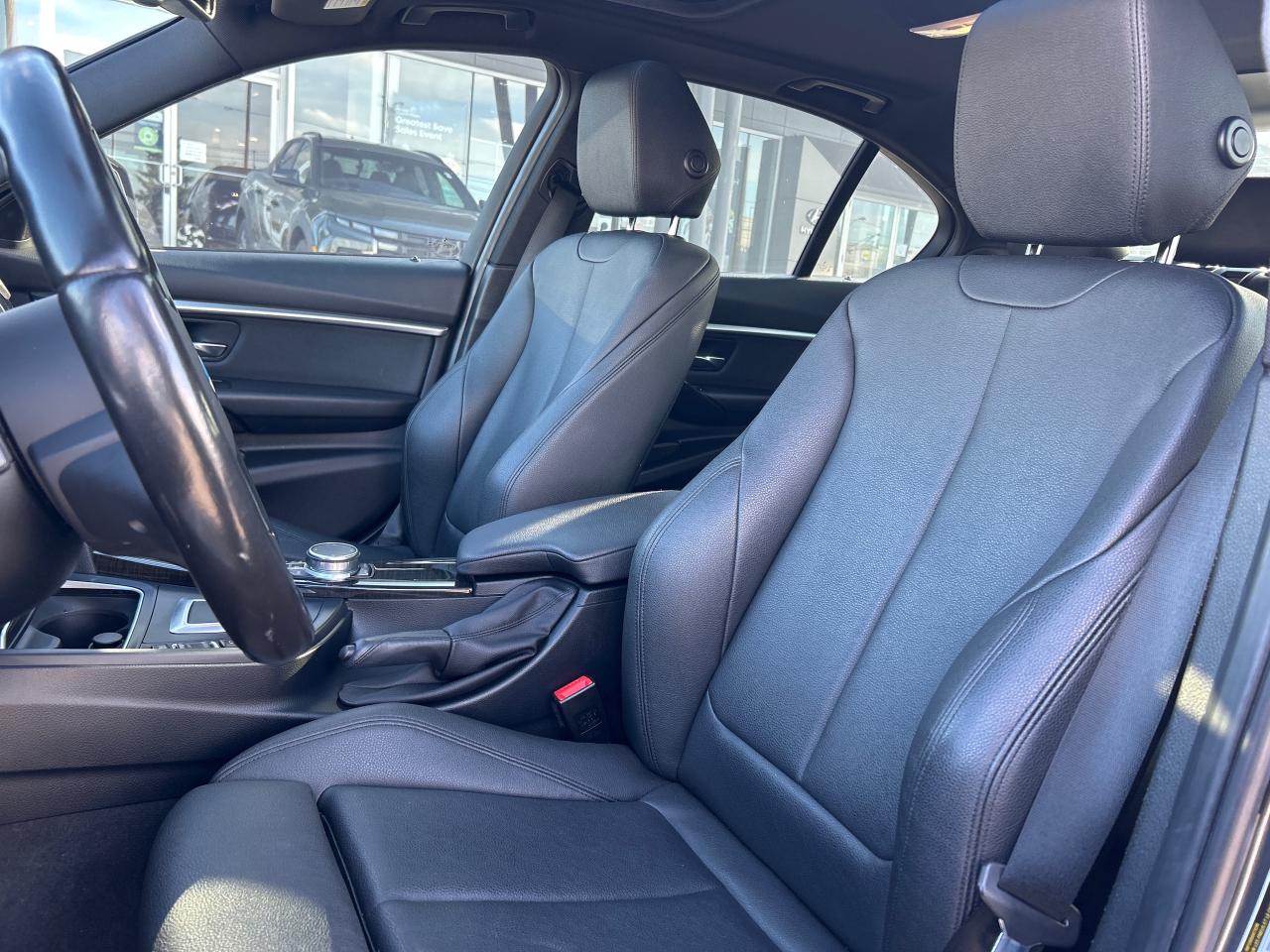 2018 BMW 330 i xDrive Photo