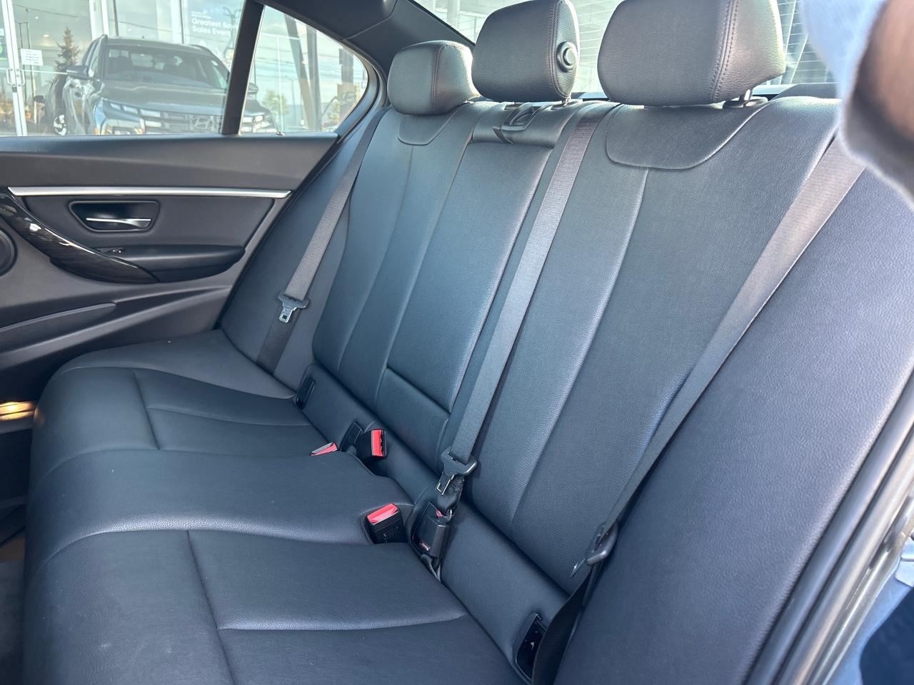 2018 BMW 330 i xDrive Photo