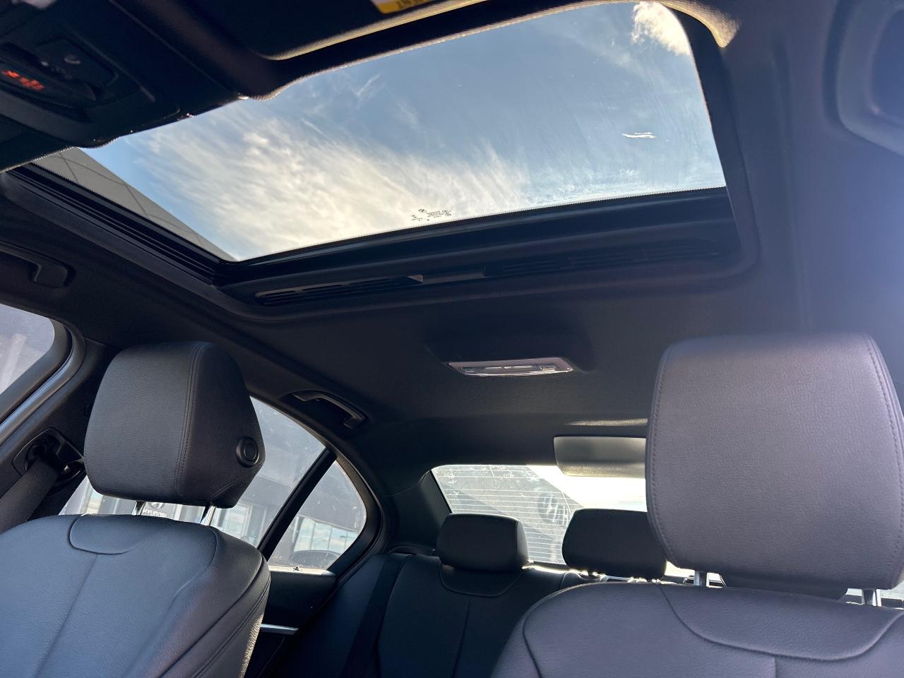 2018 BMW 330 i xDrive Photo