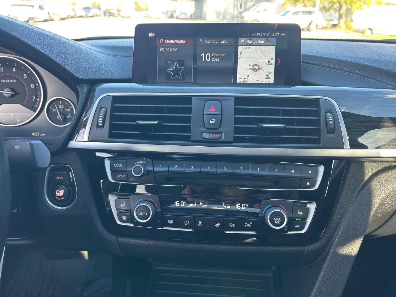 2018 BMW 330 i xDrive Photo