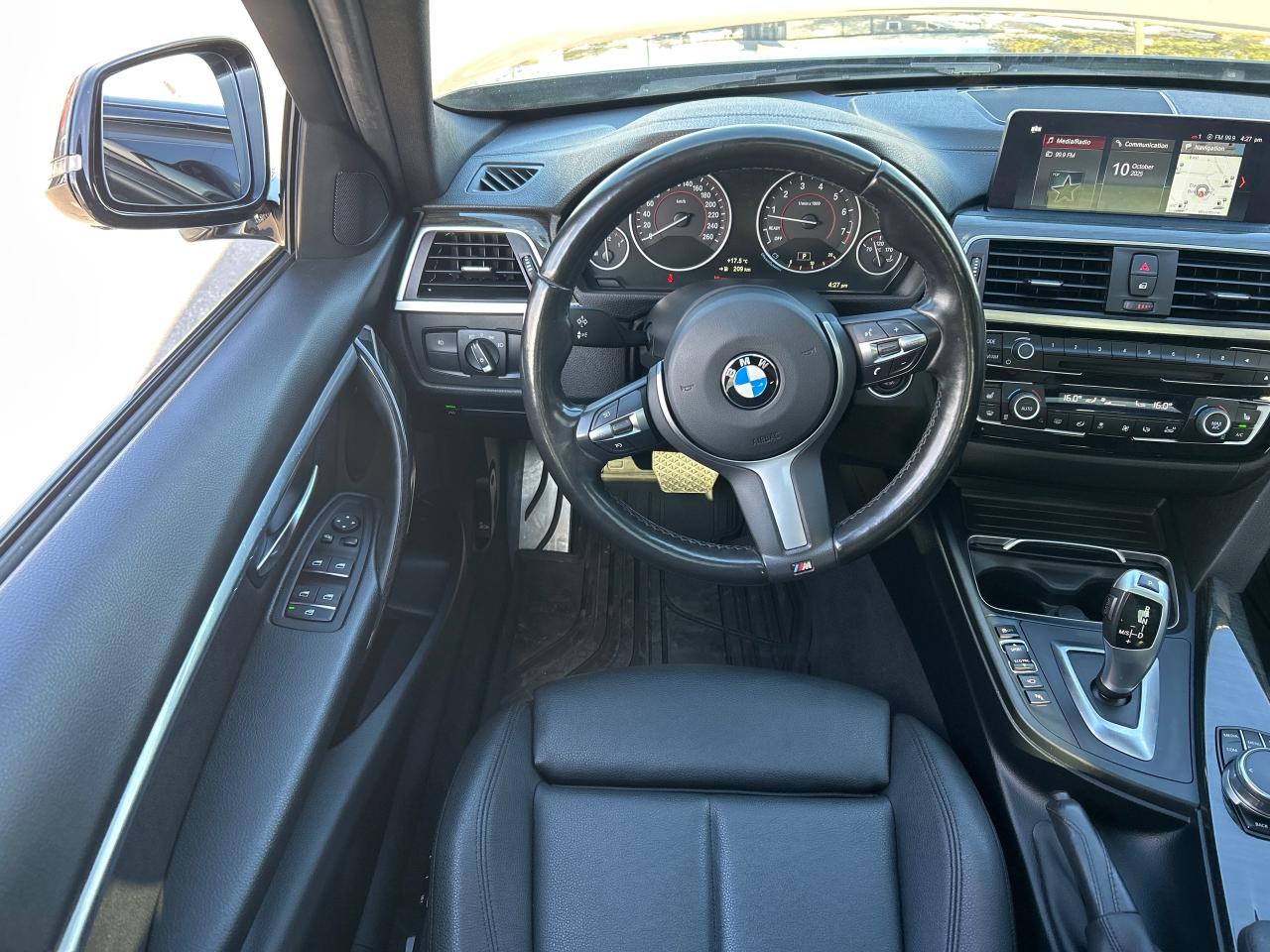 2018 BMW 330 i xDrive Photo