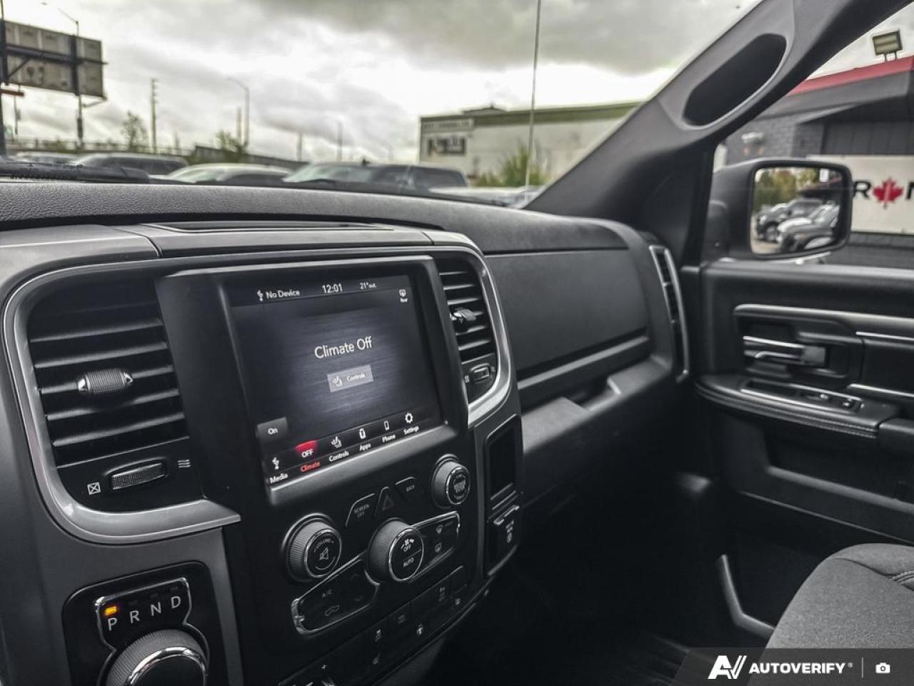 2021 RAM 1500 Classic WARLOCK / NO ACCIDENTS / 4X4 / HTD SEATS / V6 - Photo #23