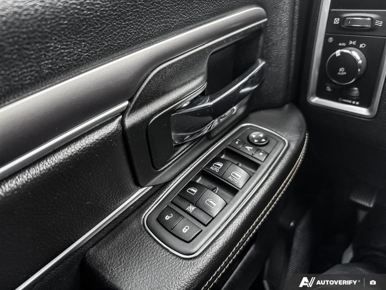 2021 RAM 1500 Classic WARLOCK / NO ACCIDENTS / 4X4 / HTD SEATS / V6 - Photo #13