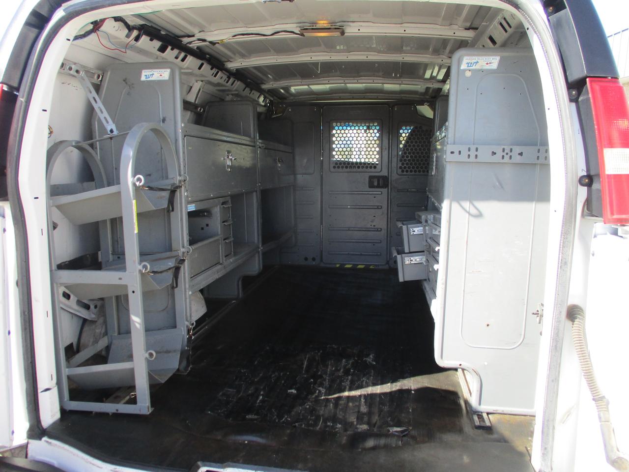 2014 GMC Savana Cargo Van RWD 2500 135" - Photo #6