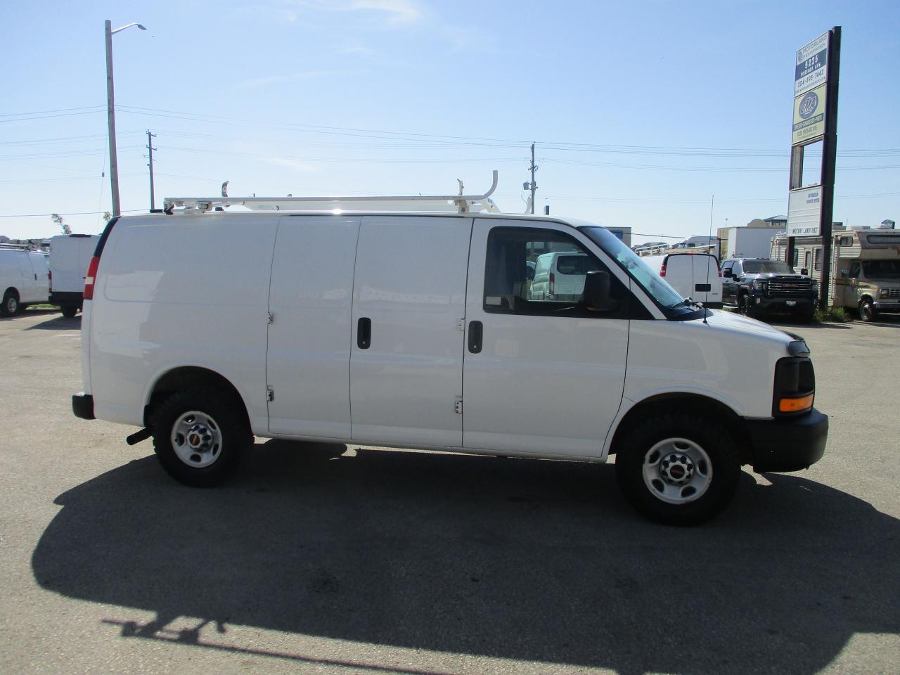 2014 GMC Savana Cargo Van RWD 2500 135" - Photo #3