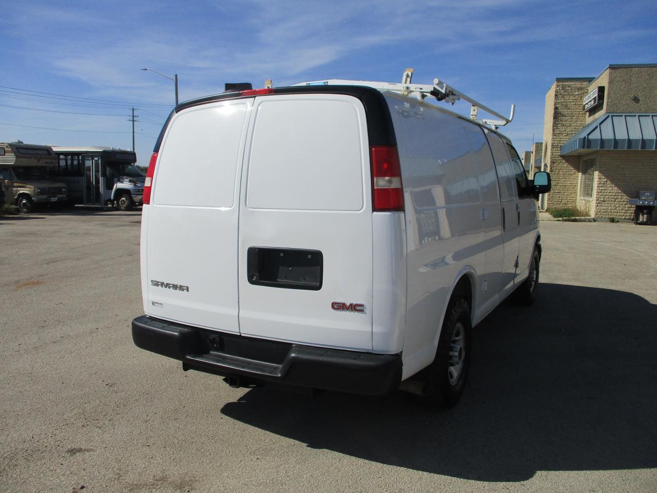 2014 GMC Savana Cargo Van RWD 2500 135" - Photo #4