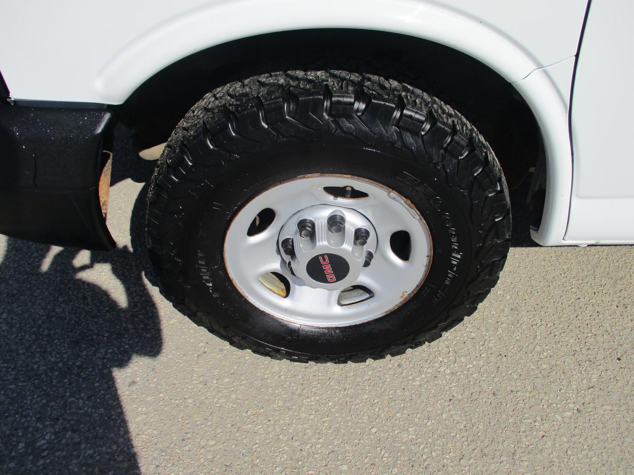 2014 GMC Savana Cargo Van RWD 2500 135" - Photo #11
