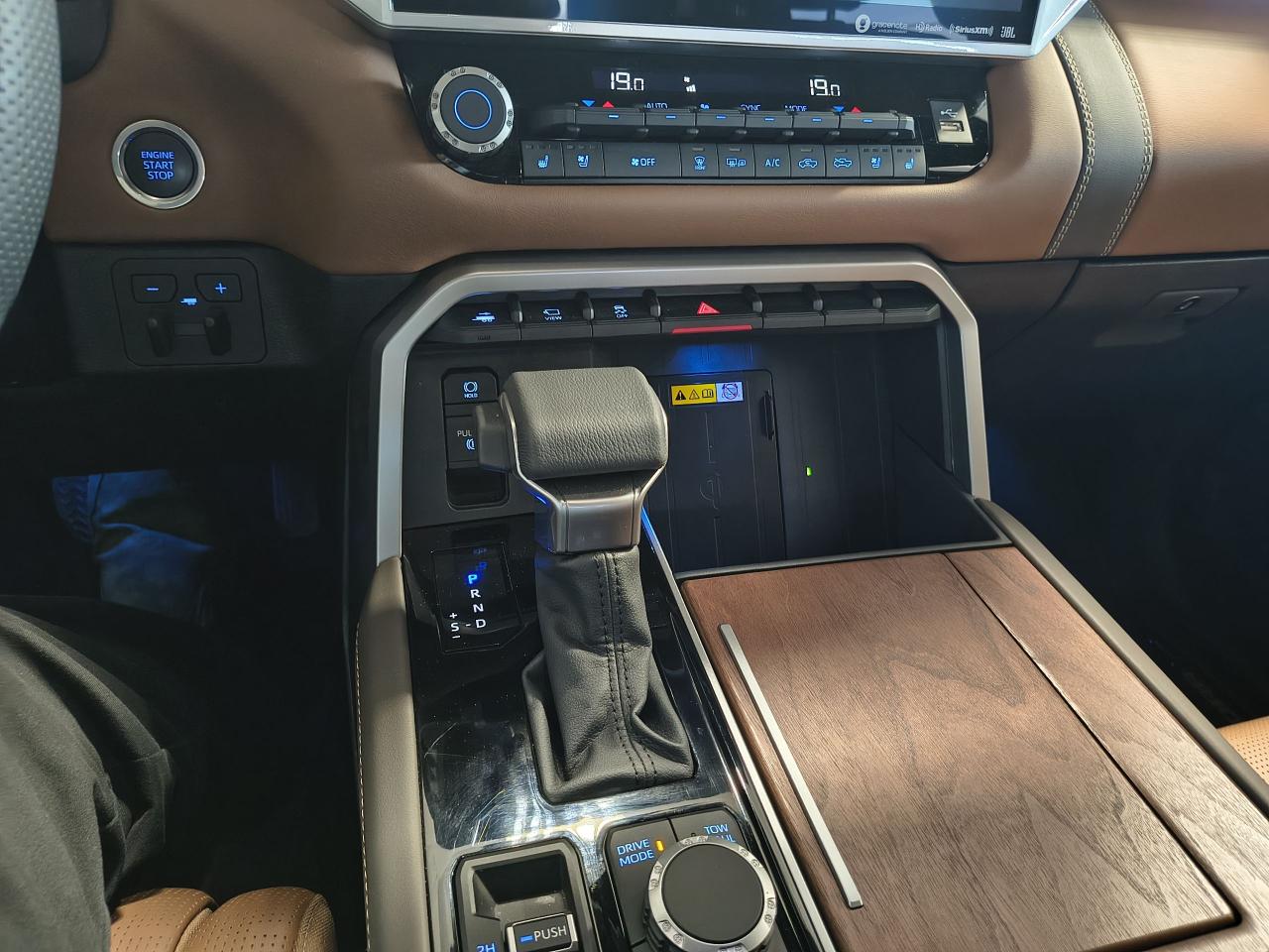 2024 Toyota Tundra Platinum Photo0