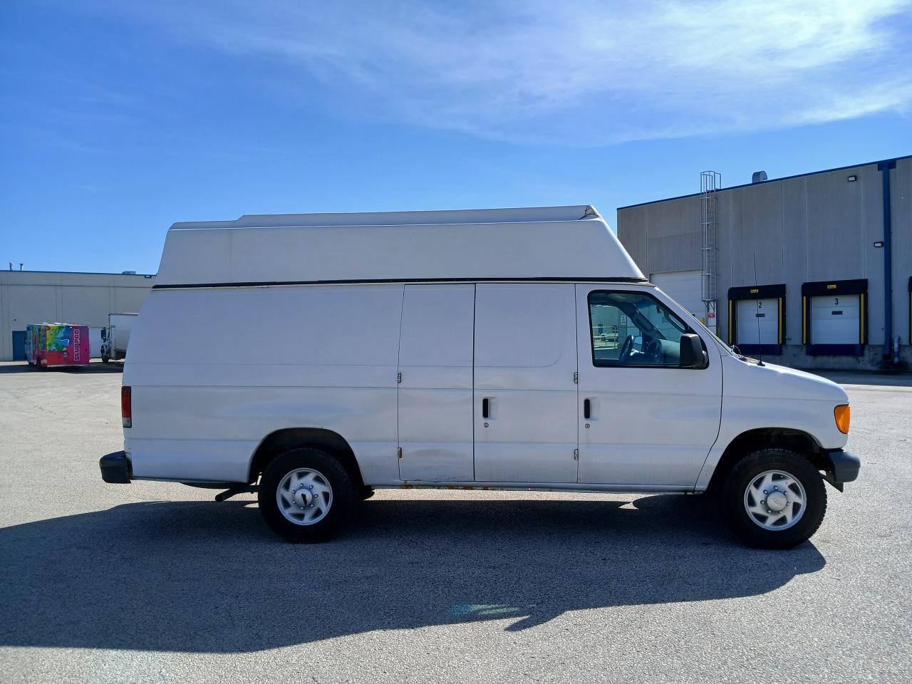 2007 Ford Econoline Commercial - Photo #4