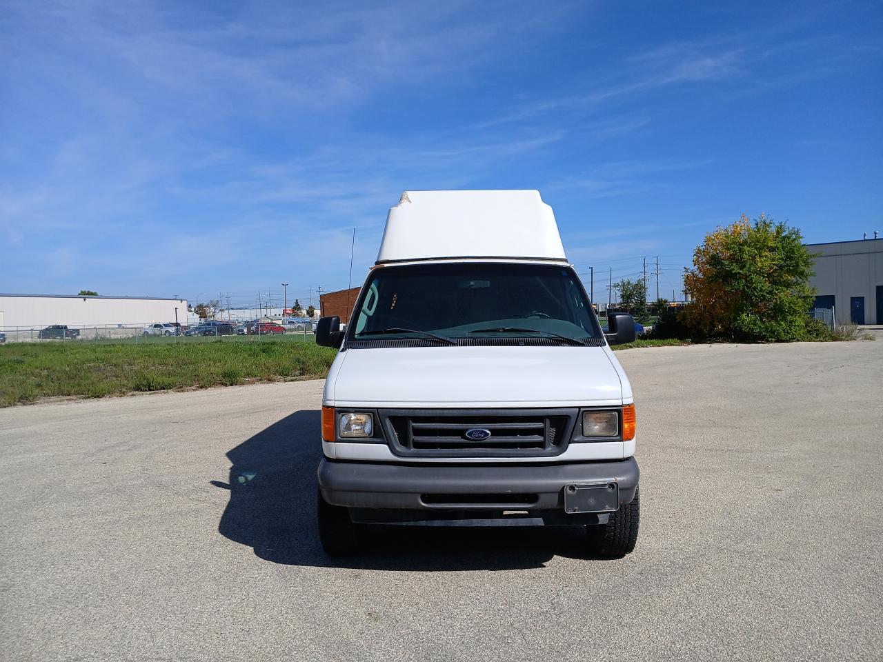 2007 Ford Econoline Commercial - Photo #2
