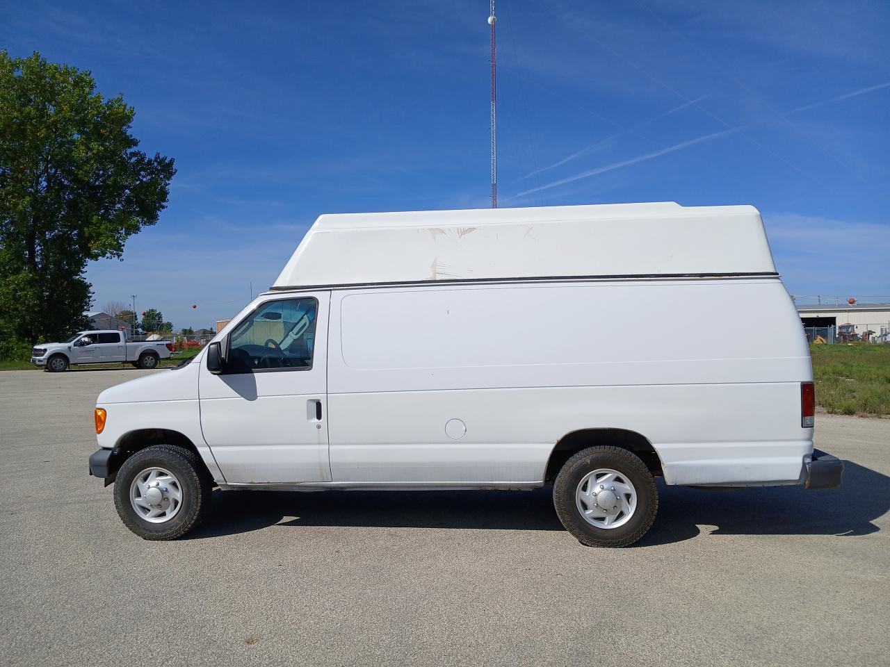 2007 Ford Econoline Commercial - Photo #8