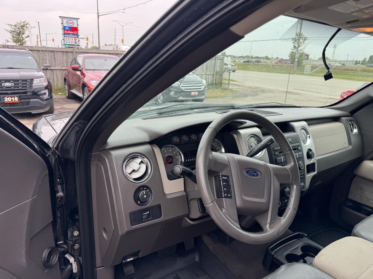 2009 Ford F-150 XLT, 5.4 V8, WELL MAINTAINED, 4X4, TOPPER - Photo #10