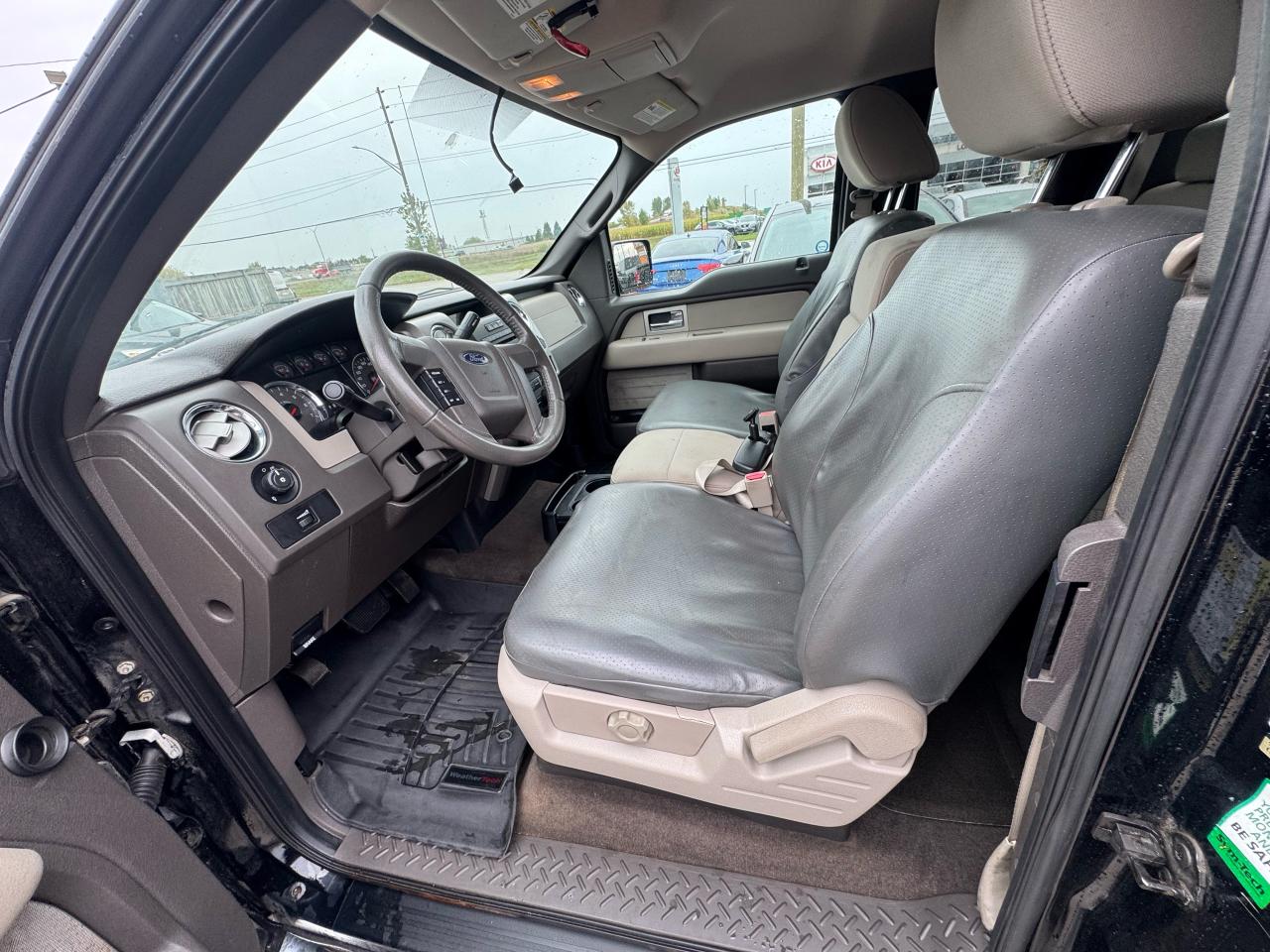 2009 Ford F-150 XLT, 5.4 V8, WELL MAINTAINED, 4X4, TOPPER - Photo #11