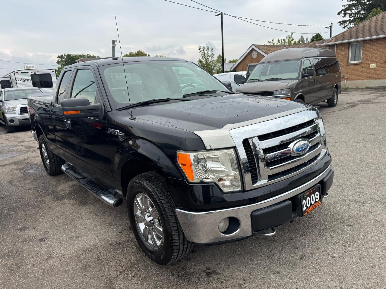 2009 Ford F-150 XLT, 5.4 V8, WELL MAINTAINED, 4X4, TOPPER - Photo #7