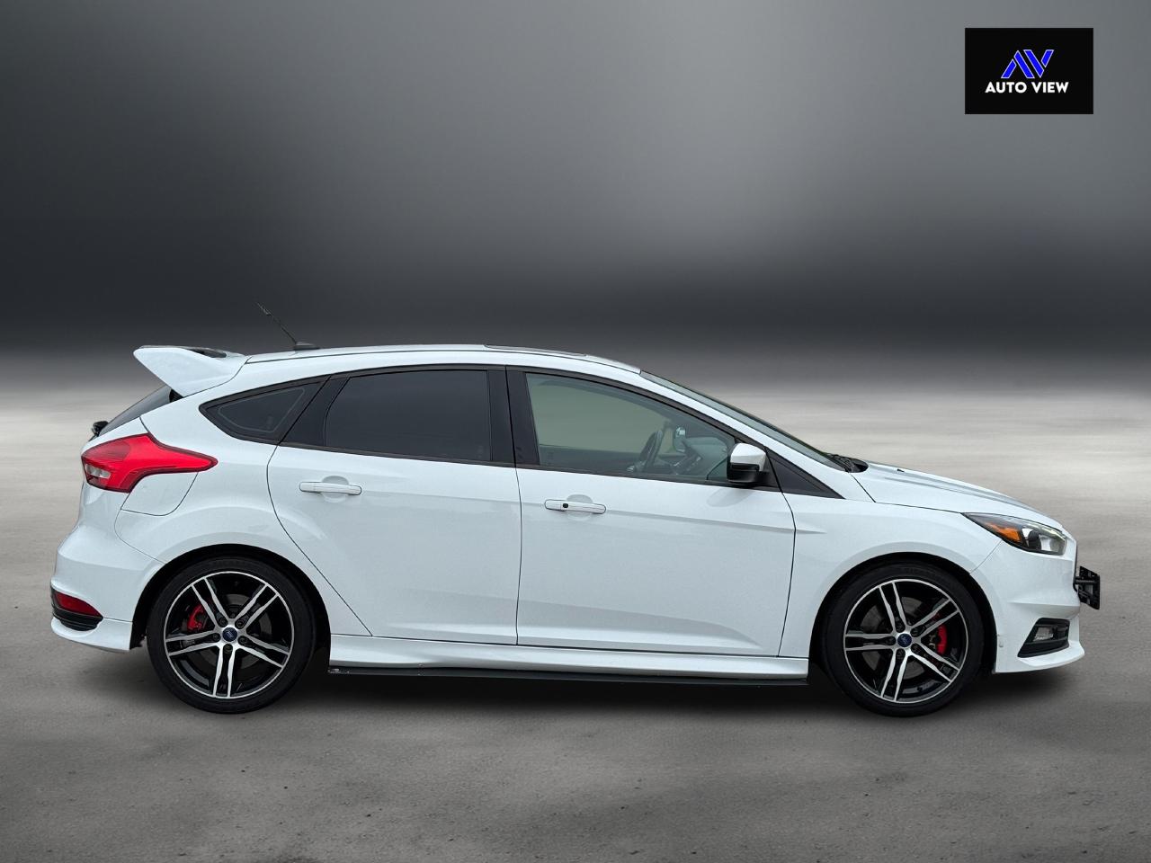 2018 Ford Focus ST **TASTEFULLY MODIFIED** - Photo #4