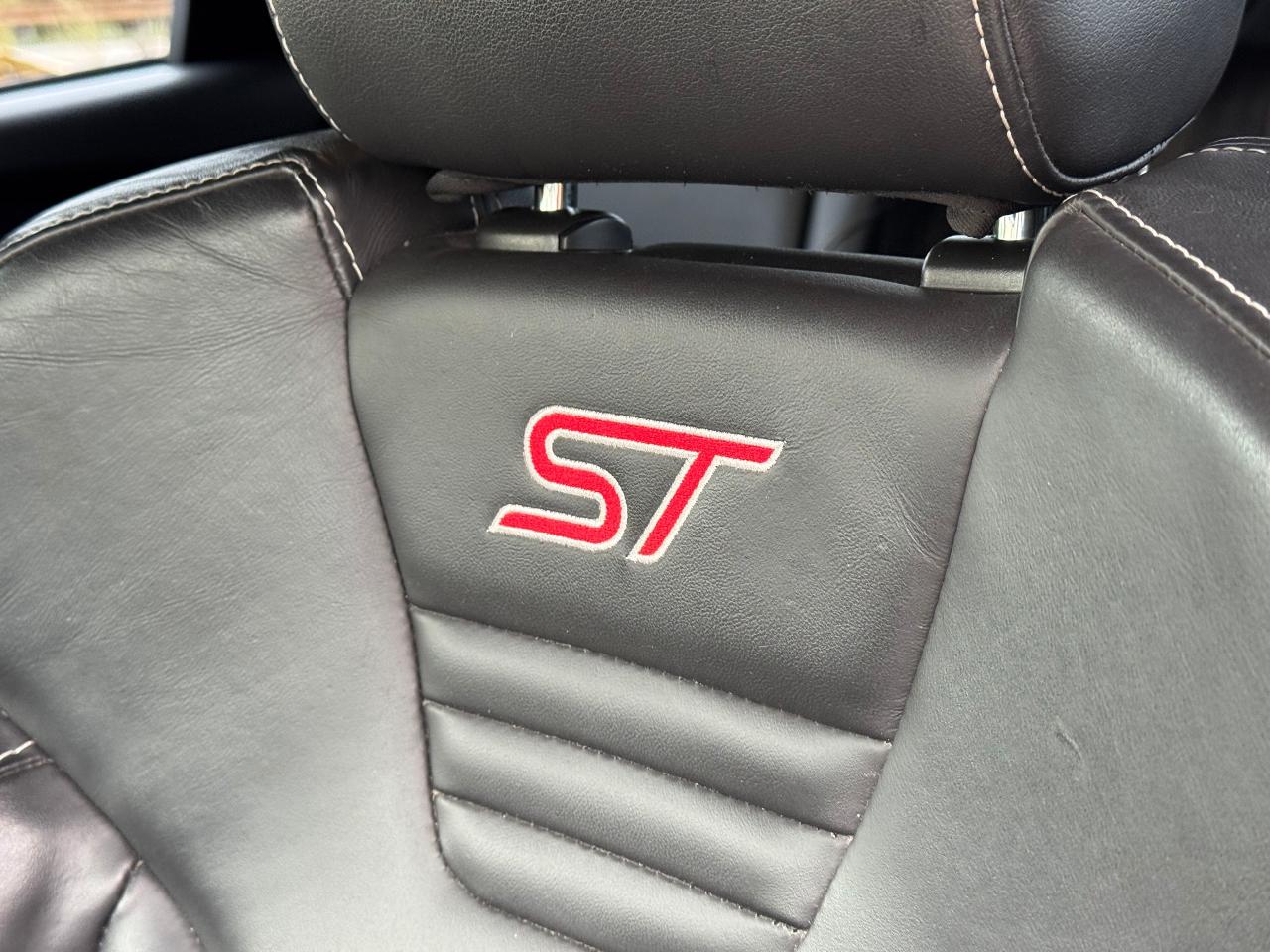 2018 Ford Focus ST **TASTEFULLY MODIFIED** - Photo #32