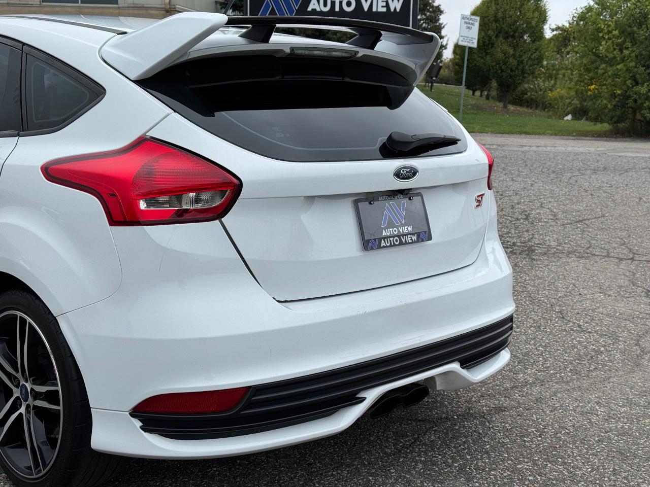 2018 Ford Focus ST **TASTEFULLY MODIFIED** - Photo #14