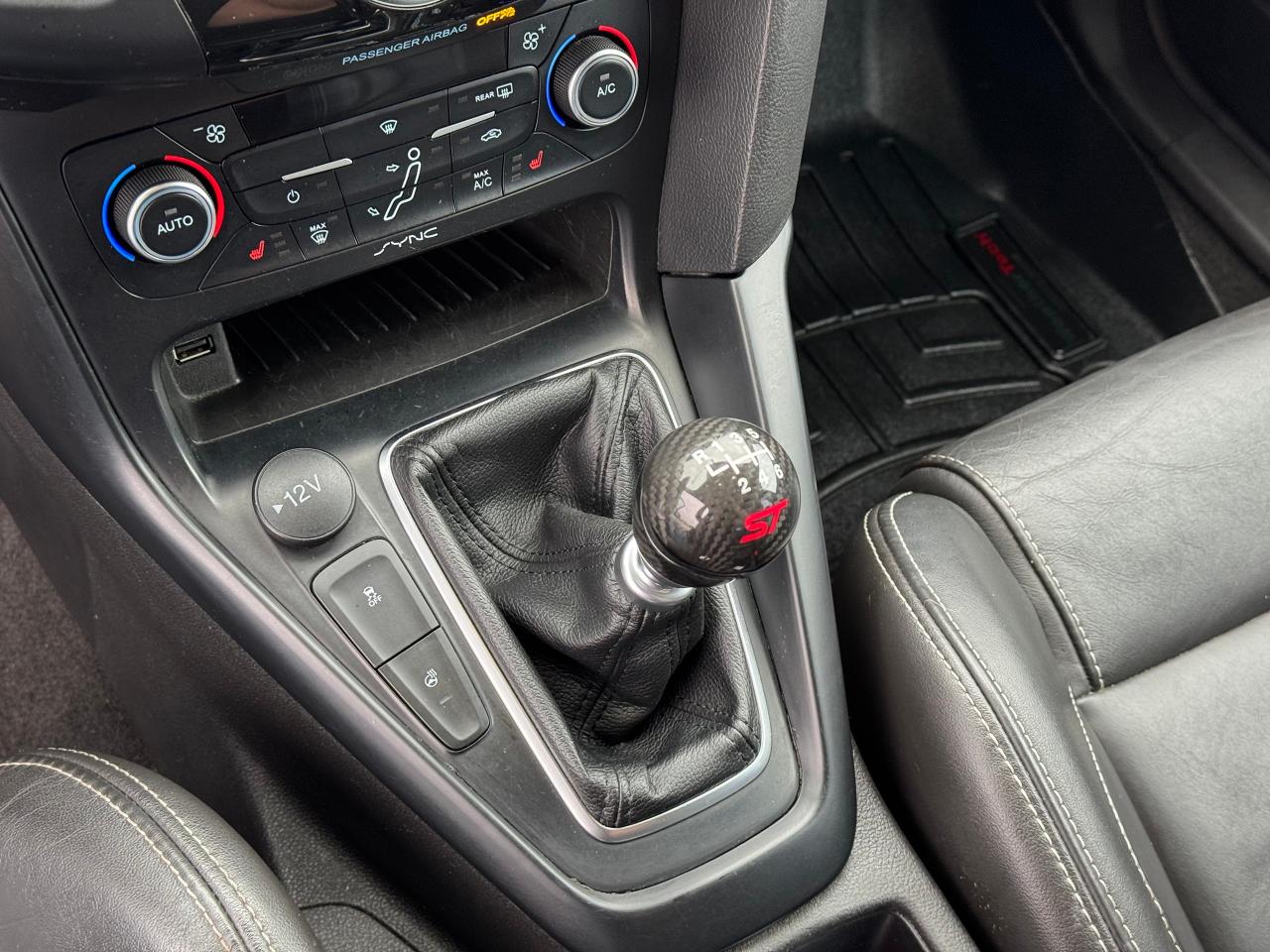 2018 Ford Focus ST **TASTEFULLY MODIFIED** - Photo #27