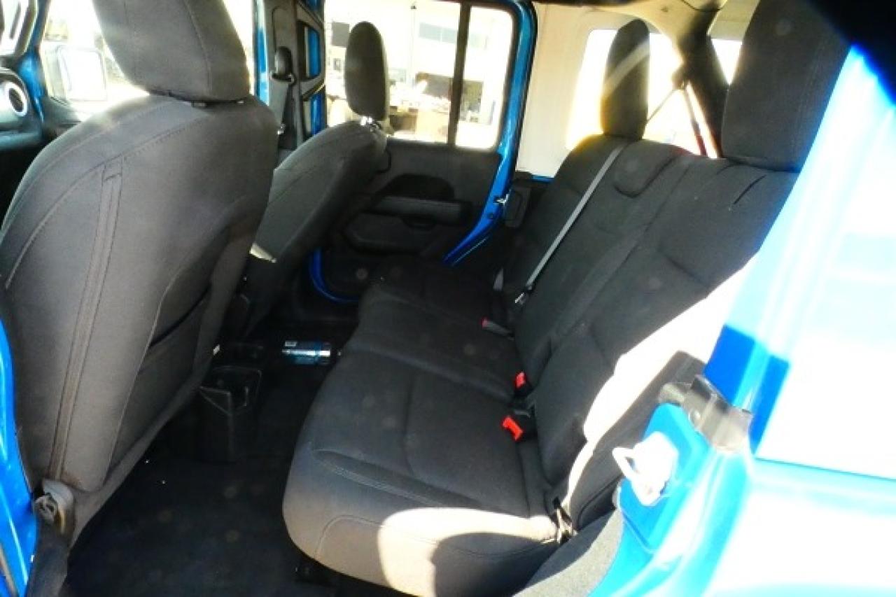 2023 Jeep Wrangler Sahara 4 Door 4x4 w/Htd cloth, NAV, BUC - Photo #10