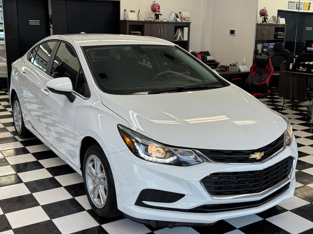 2018 Chevrolet Cruze LT+New Brakes+ApplePlay+Remote Start+CLEAN CARFAX Photo70