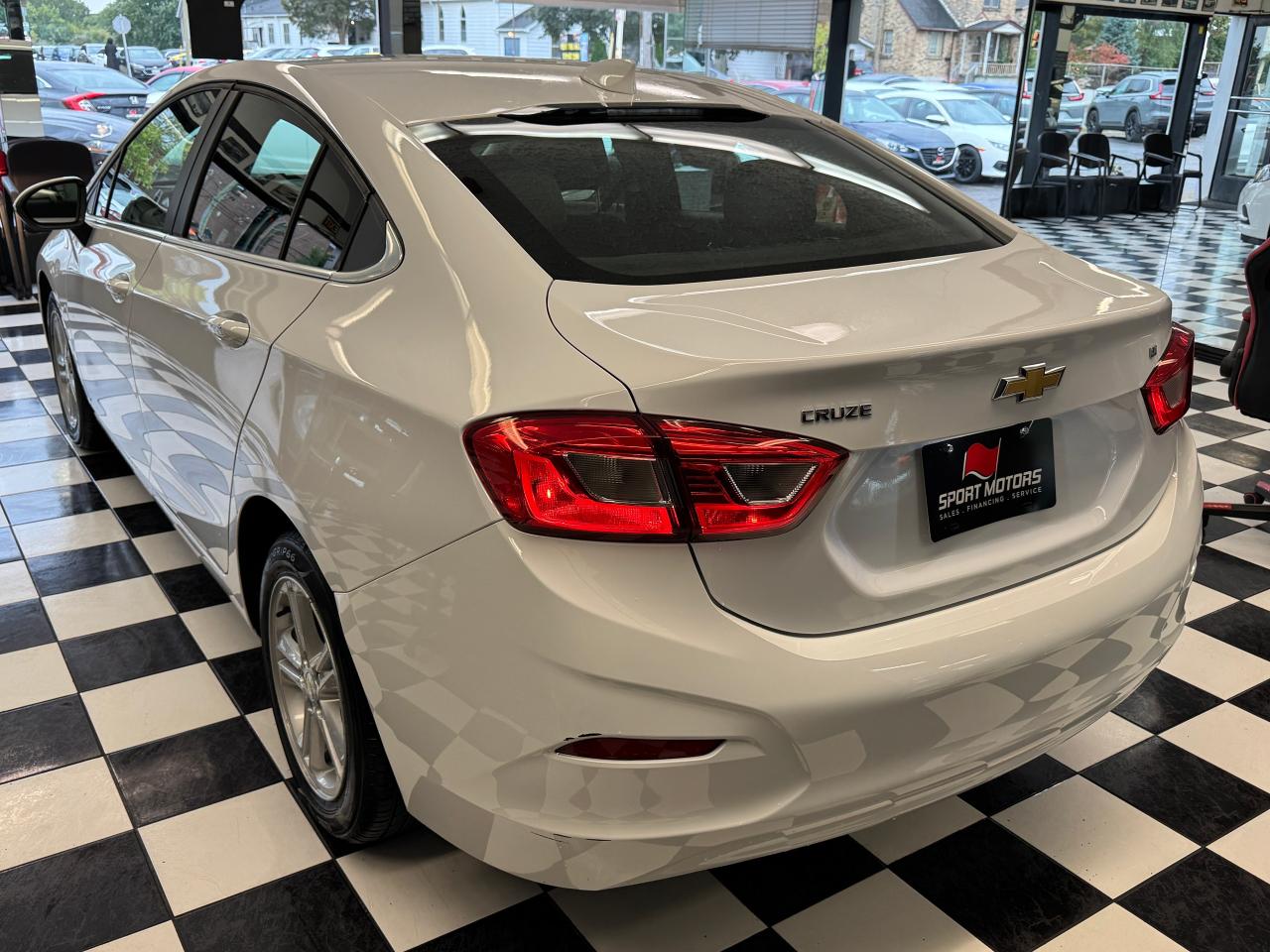 2018 Chevrolet Cruze LT+New Brakes+ApplePlay+Remote Start+CLEAN CARFAX Photo4