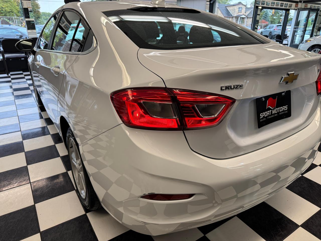 2018 Chevrolet Cruze LT+New Brakes+ApplePlay+Remote Start+CLEAN CARFAX Photo98