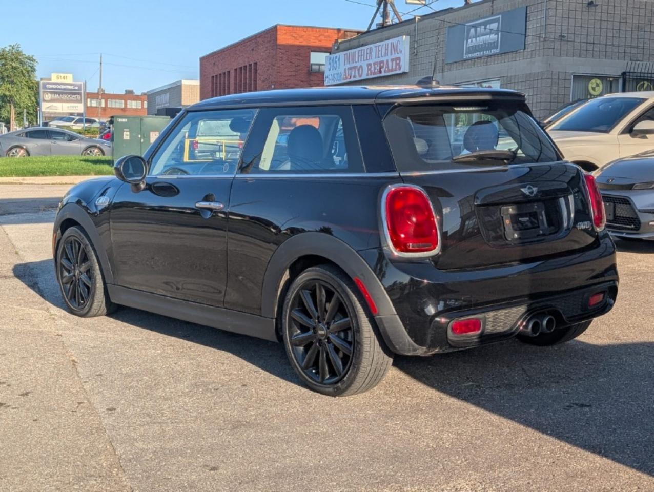 2017 MINI Cooper Hardtop 2 Door COOPER S / 40K / SUNROOF / AUTOMATIC - Photo #3