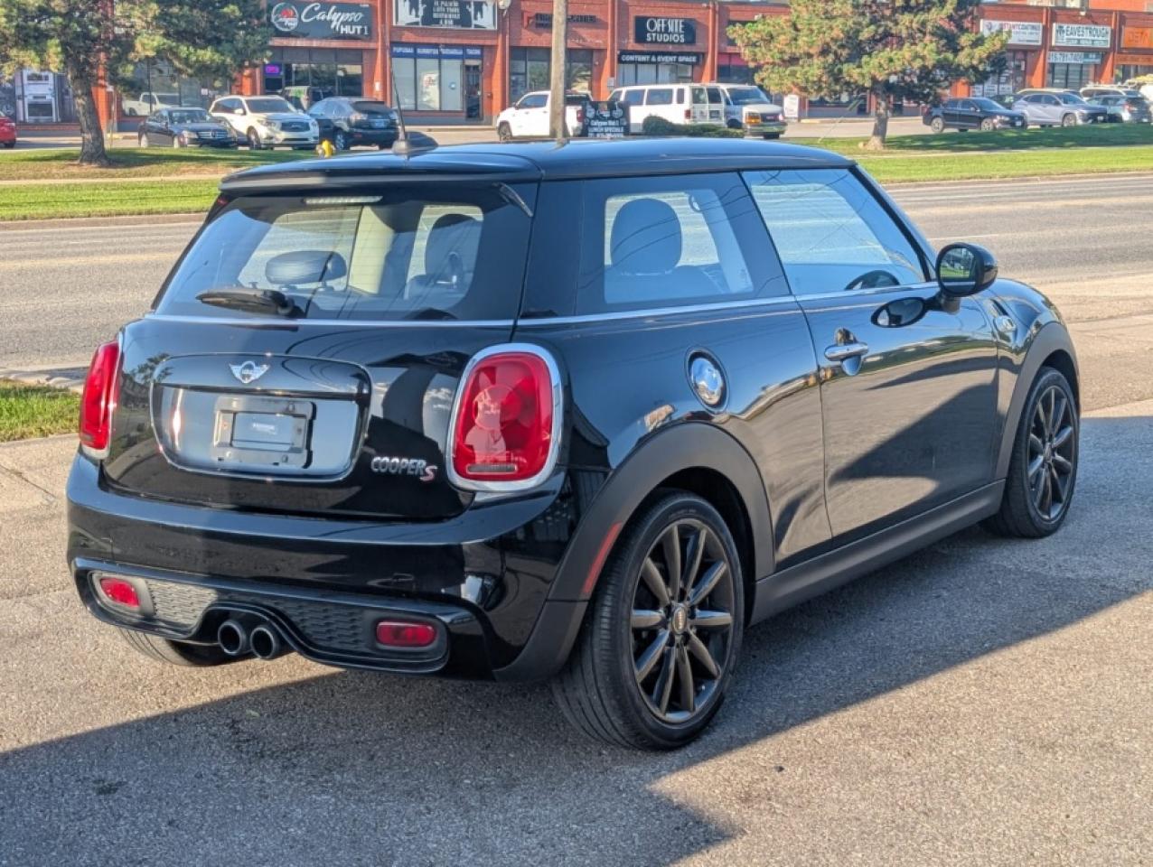 2017 MINI Cooper Hardtop 2 Door COOPER S / 40K / SUNROOF / AUTOMATIC - Photo #4