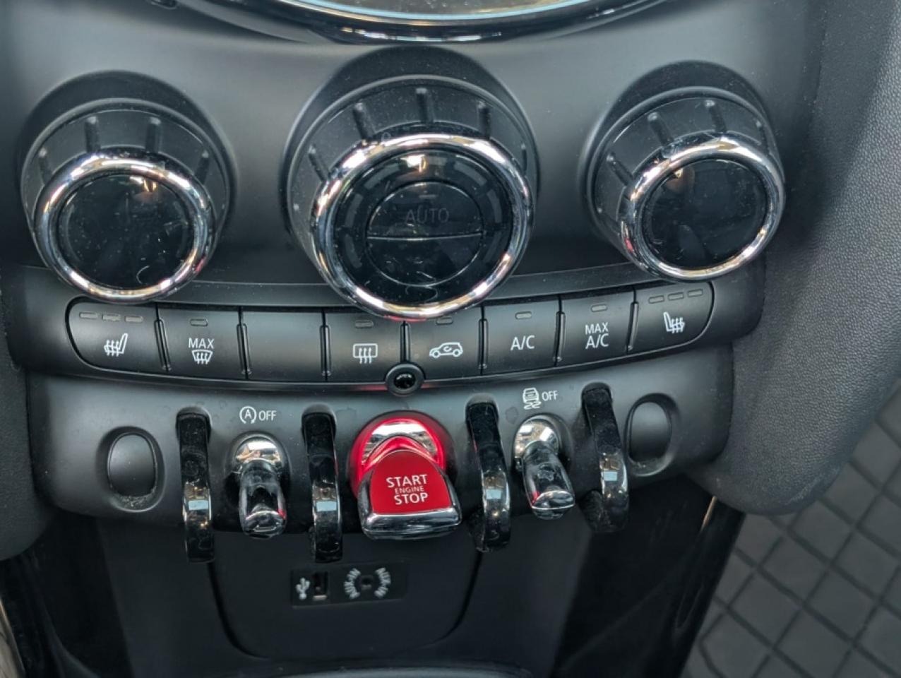 2017 MINI Cooper Hardtop 2 Door COOPER S / 40K / SUNROOF / AUTOMATIC - Photo #12