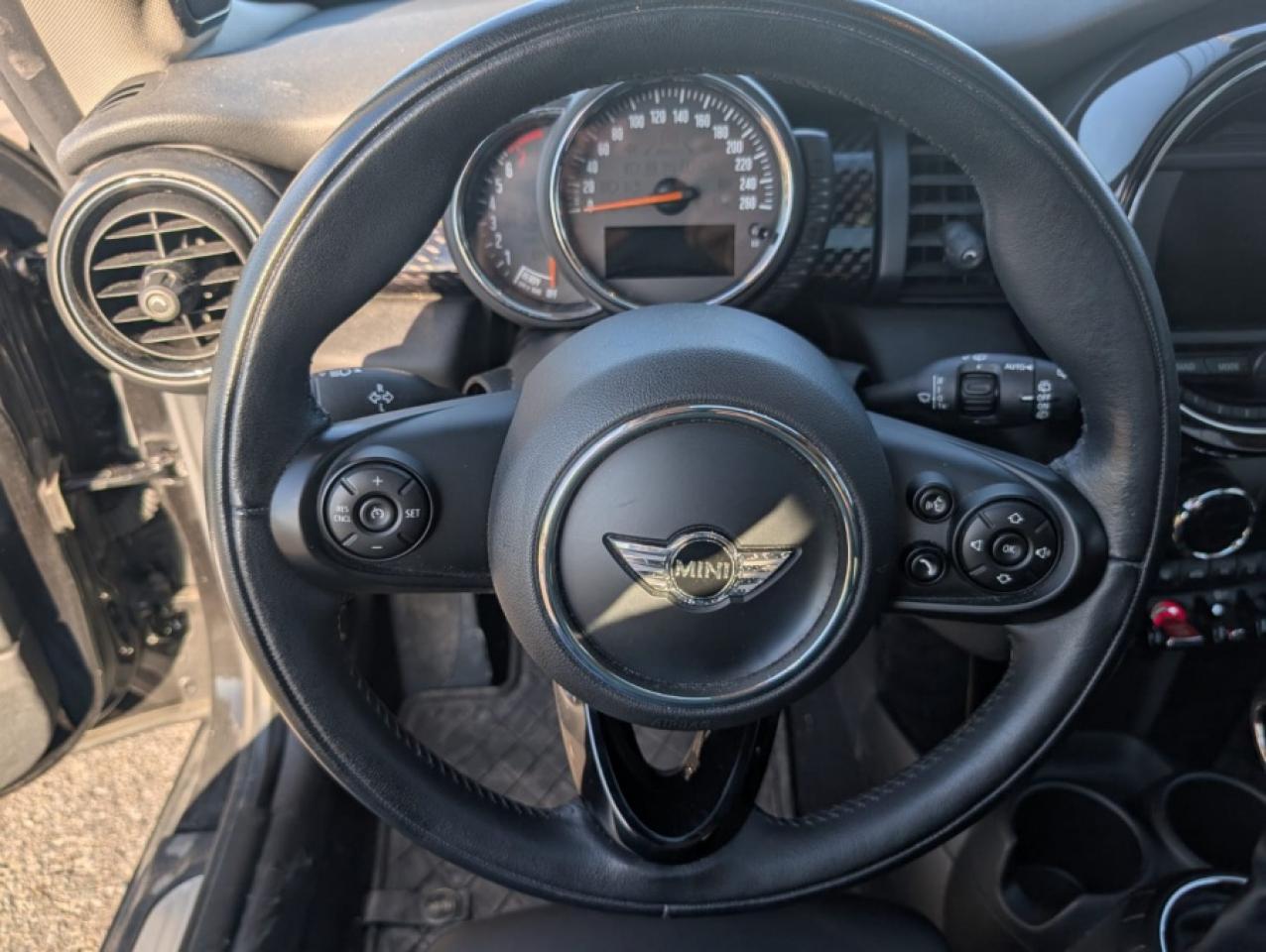 2017 MINI Cooper Hardtop 2 Door COOPER S / 40K / SUNROOF / AUTOMATIC - Photo #15