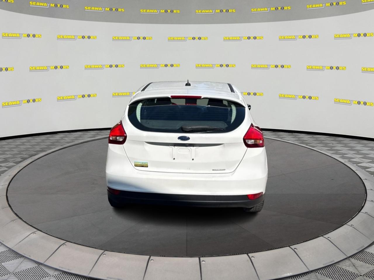 2015 Ford Focus SE - Photo #4