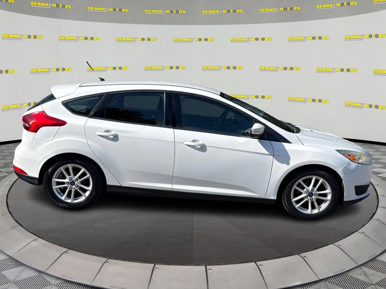 2015 Ford Focus SE - Photo #2