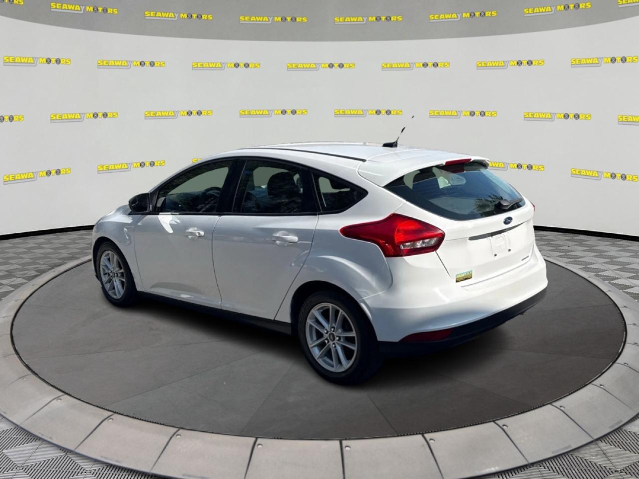 2015 Ford Focus SE - Photo #5