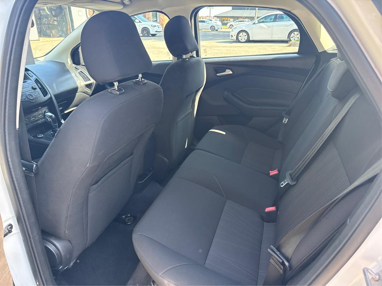 2015 Ford Focus SE - Photo #10