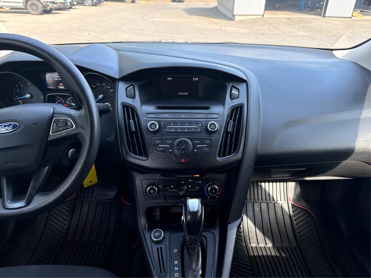 2015 Ford Focus SE - Photo #11