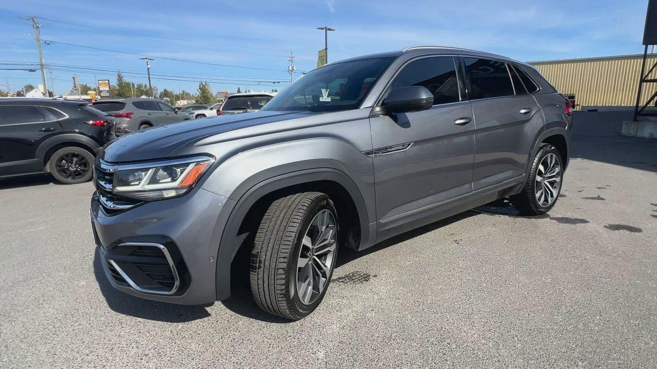2021 Volkswagen Atlas Cross Sport 2.0 TSI Execline AWD, MOONROOF, LEATHER SEATS, SIRIUS XM, NAV, POWER LIFTGATE, BACK UP CAM!! Photo3