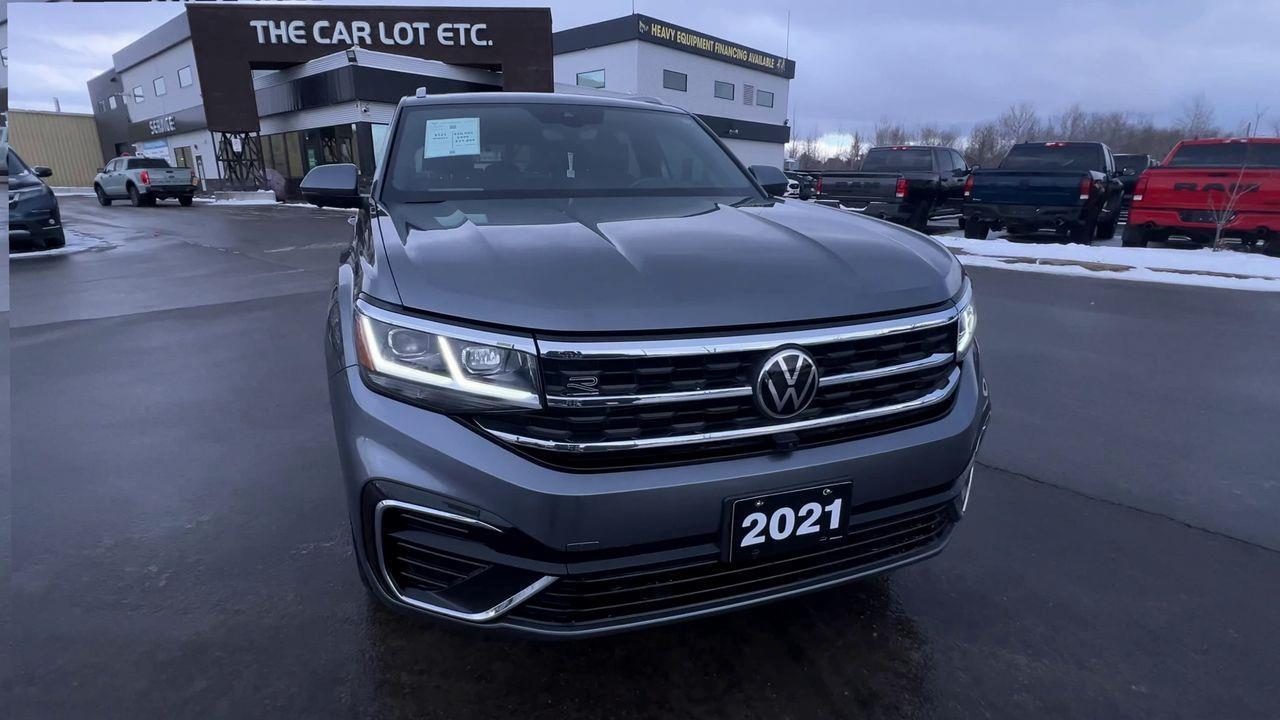 2021 Volkswagen Atlas Cross Sport 2.0 TSI Execline AWD, MOONROOF, LEATHER SEATS, SIRIUS XM, NAV, POWER LIFTGATE, BACK UP CAM!! Photo