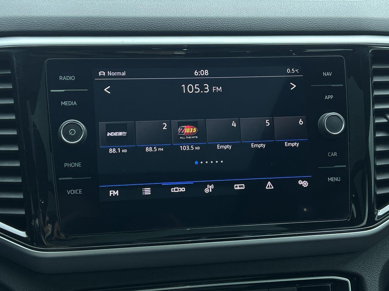 2021 Volkswagen Atlas Cross Sport 2.0 TSI Execline AWD, MOONROOF, LEATHER SEATS, SIRIUS XM, NAV, POWER LIFTGATE, BACK UP CAM!! Photo