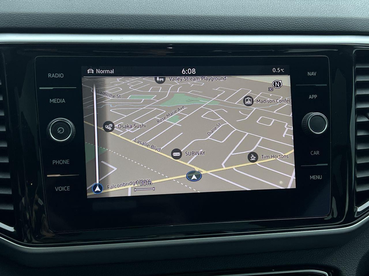 2021 Volkswagen Atlas Cross Sport 2.0 TSI Execline AWD, MOONROOF, LEATHER SEATS, SIRIUS XM, NAV, POWER LIFTGATE, BACK UP CAM!! Photo