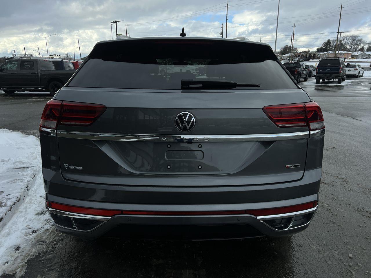 2021 Volkswagen Atlas Cross Sport 2.0 TSI Execline AWD, MOONROOF, LEATHER SEATS, SIRIUS XM, NAV, POWER LIFTGATE, BACK UP CAM!! Photo