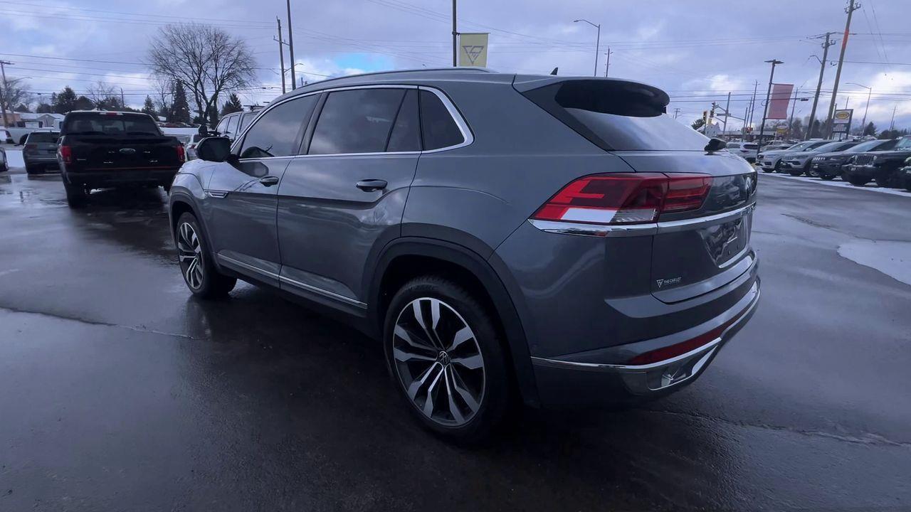 2021 Volkswagen Atlas Cross Sport 2.0 TSI Execline AWD, MOONROOF, LEATHER SEATS, SIRIUS XM, NAV, POWER LIFTGATE, BACK UP CAM!! Photo